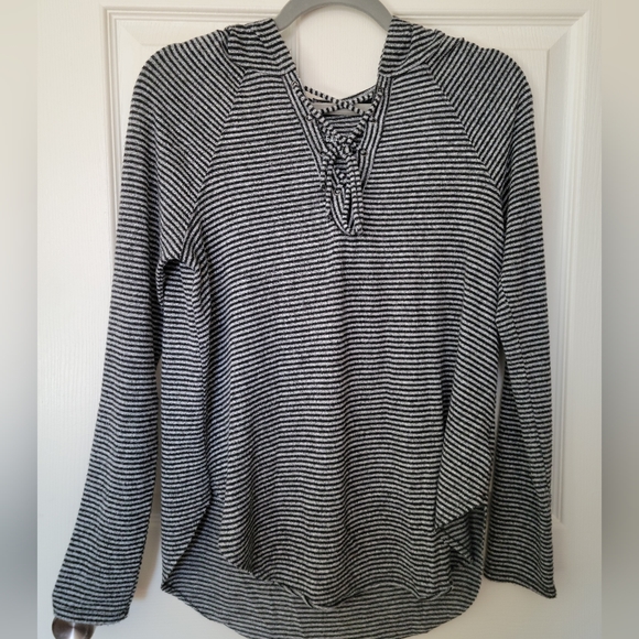 American Eagle Hooded Sweater - Picture 1 of 3